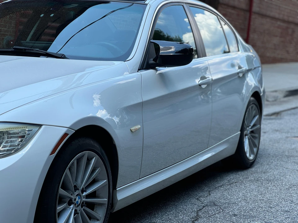 2010 BMW E90 3 Series Sedan - Image 27 of 31