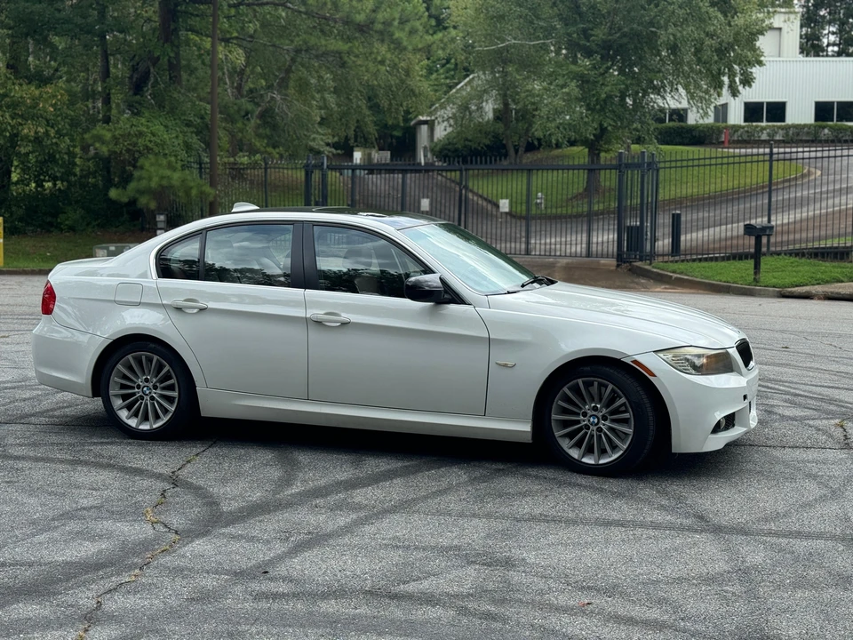 2010 BMW E90 3 Series Sedan - Image 20 of 31