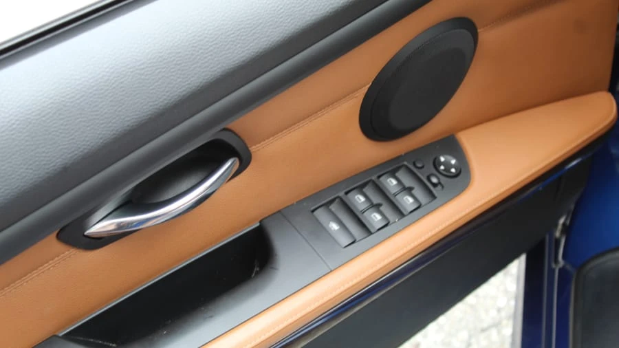 2010 BMW E93 335i Convertible - Image 15 of 28