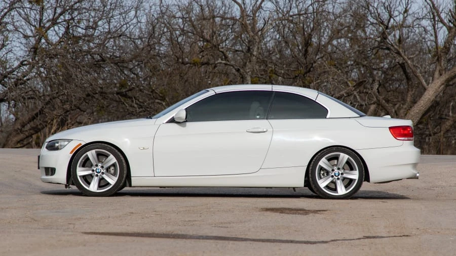2010 BMW E93 335i Convertible - Image 2 of 12