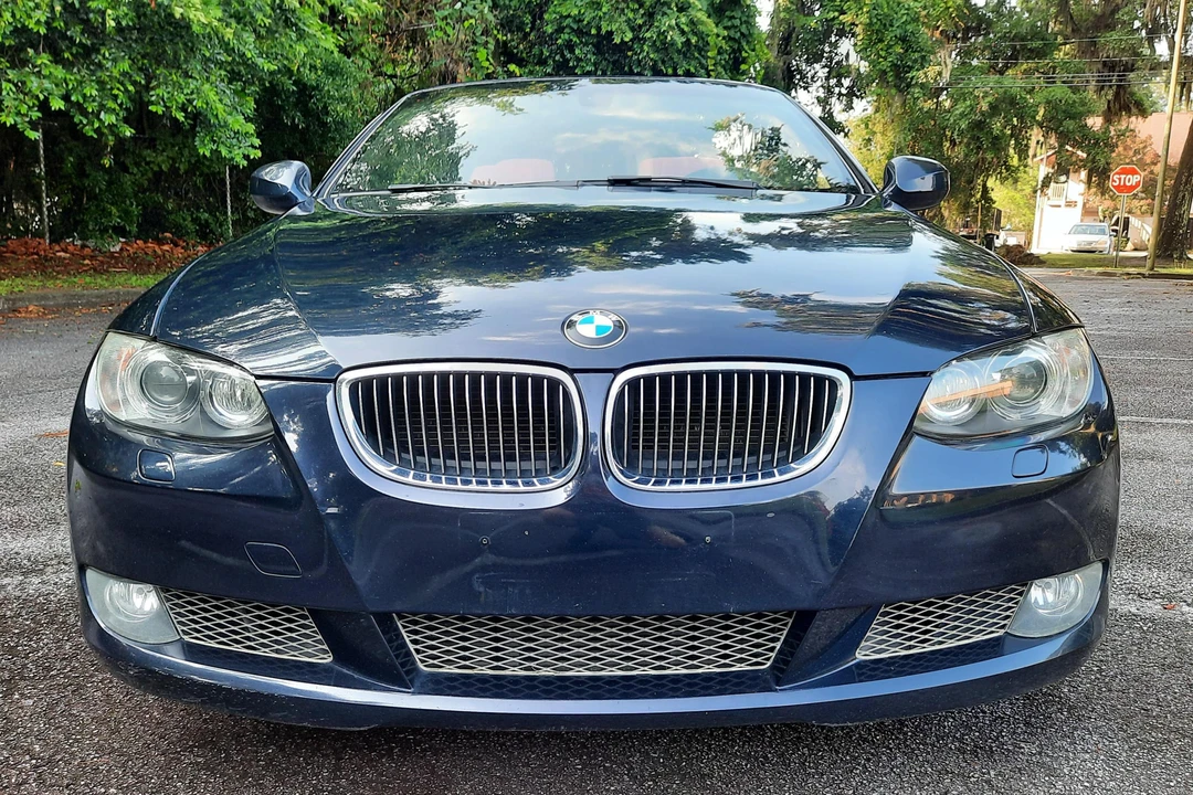 2010 BMW E93 335i Convertible - Image 2 of 31