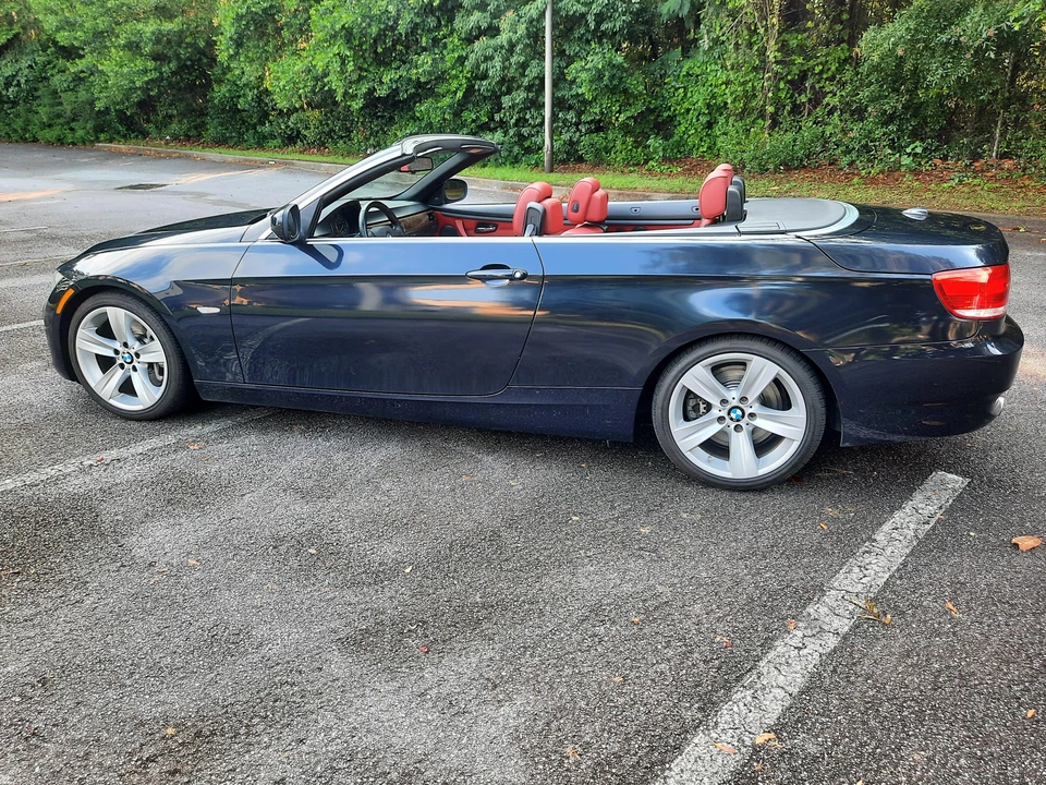 2010 BMW E93 335i Convertible - Image 14 of 31