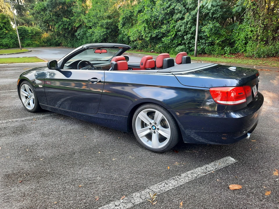 2010 BMW E93 335i Convertible - Image 16 of 31