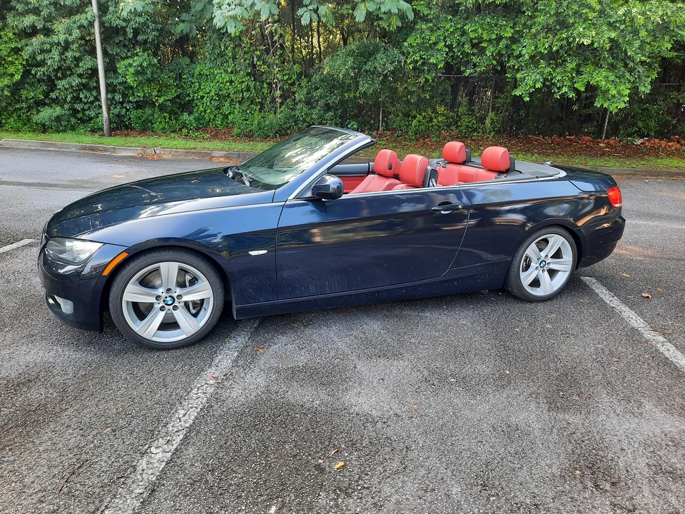 2010 BMW E93 335i Convertible - Image 11 of 31