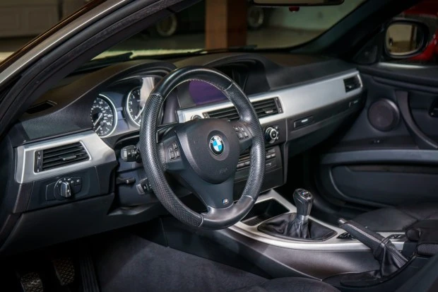2010 BMW E93 335i Convertible - Image 5 of 7