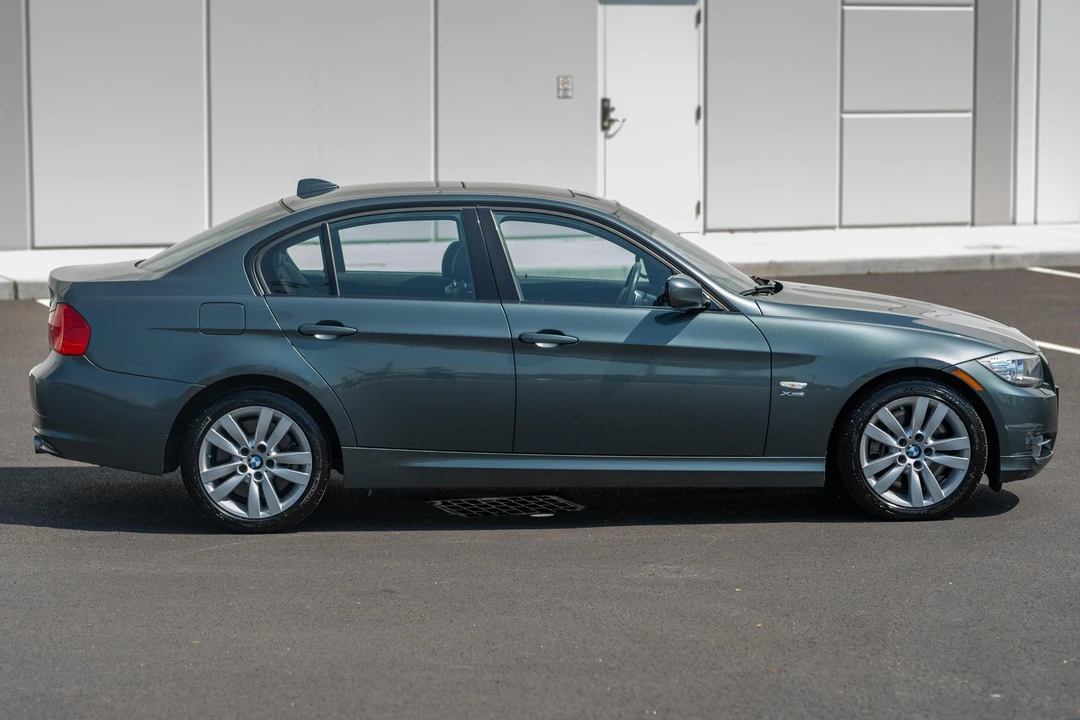 2010 BMW E90 335i Sedan - Image 3 of 31
