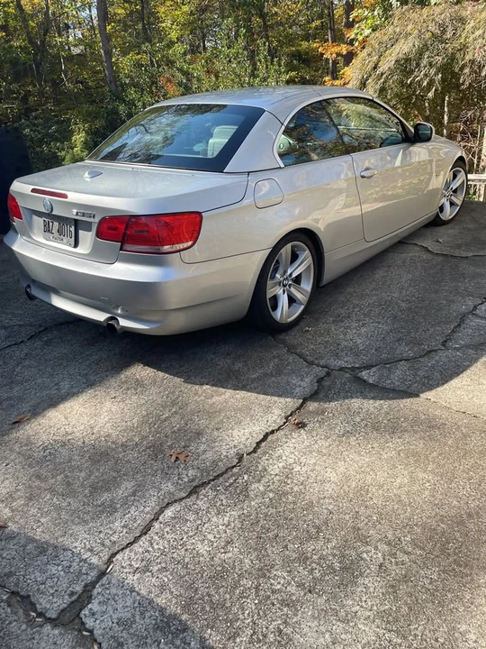 2010 BMW E93 335i Convertible - Image 2 of 11