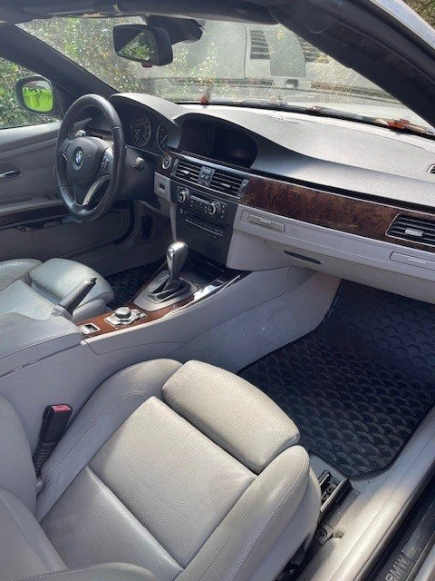 2010 BMW E93 335i Convertible - Image 10 of 11