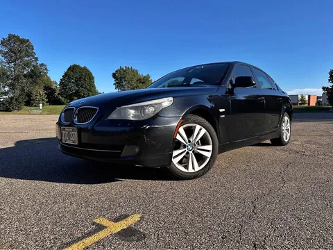 2010 BMW 5 Series 528i xDrive Sedan 4D