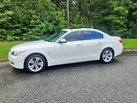2010 BMW 5 Series 528i xDrive Sedan