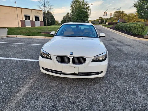 2010 BMW 5 Series 528i xDrive Sedan 4D