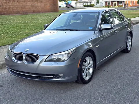 2010 BMW 5 Series 528xi Sedan 4D