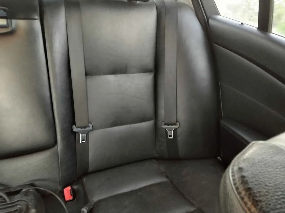 2010 BMW - Image 6 of 7