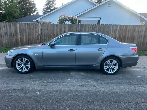 2010 BMW 5 Series 528i