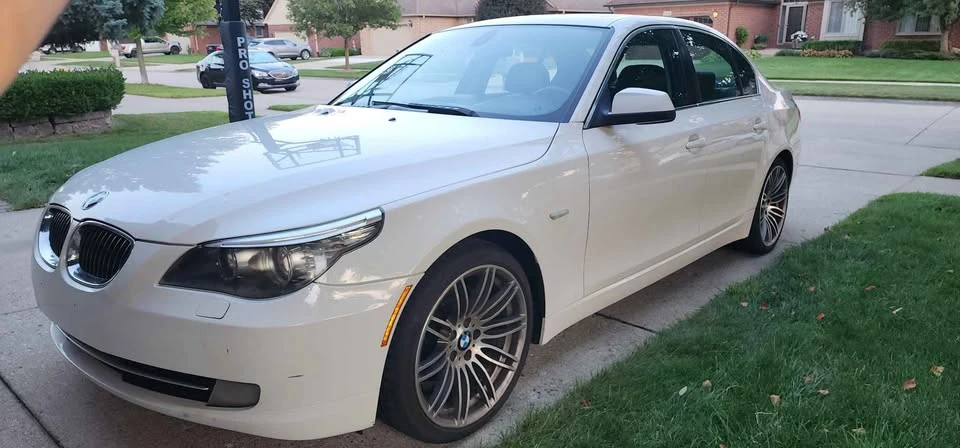 2010 BMW E60 5 Series Sedan - Image 2 of 3