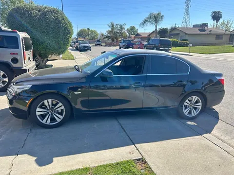 2010 BMW 5 Series 528i Sedan
