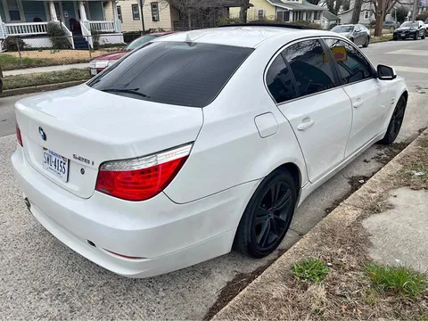 2010 BMW 5 Series 528i xDrive Sedan