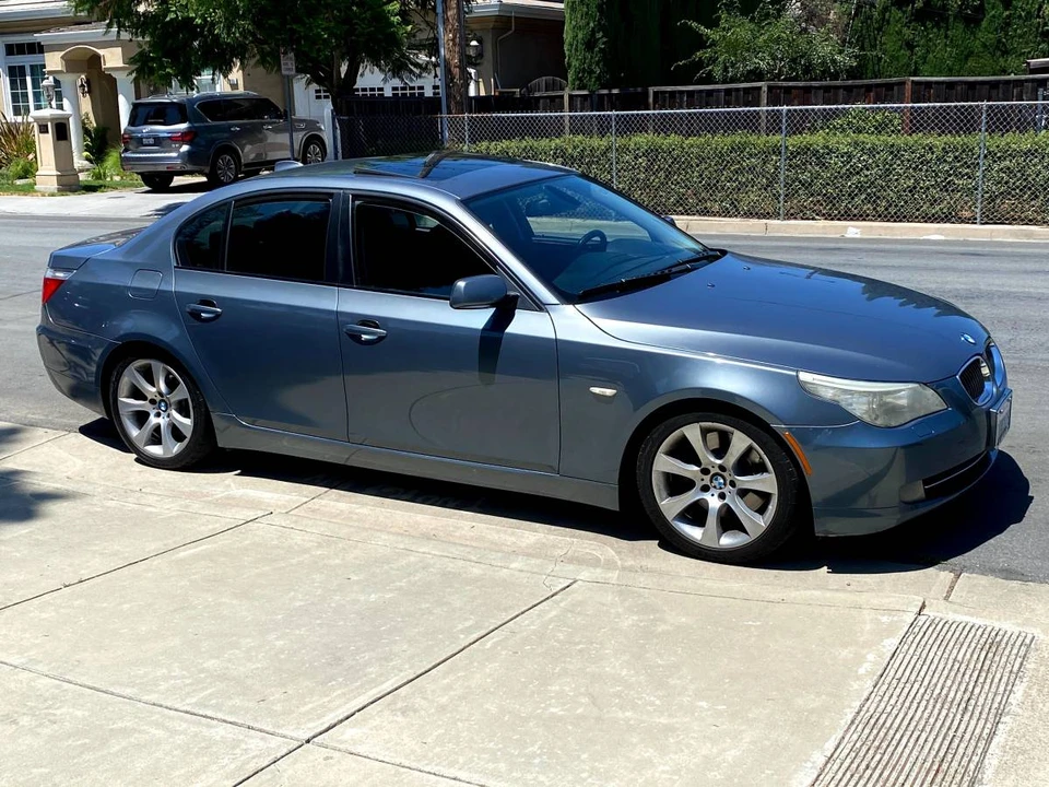 2010 BMW E60 5 Series Sedan - Image 2 of 4