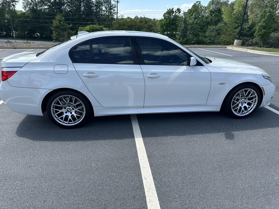 2010 BMW E60 5 Series Sedan - Image 17 of 31