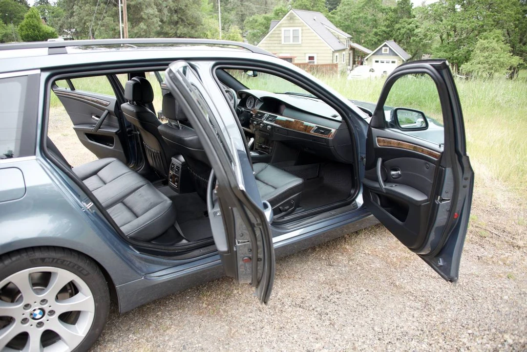 2010 BMW - Image 12 of 24