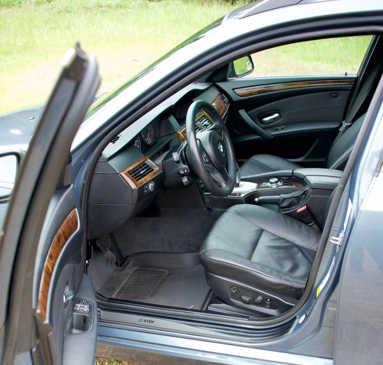 2010 BMW - Image 10 of 24