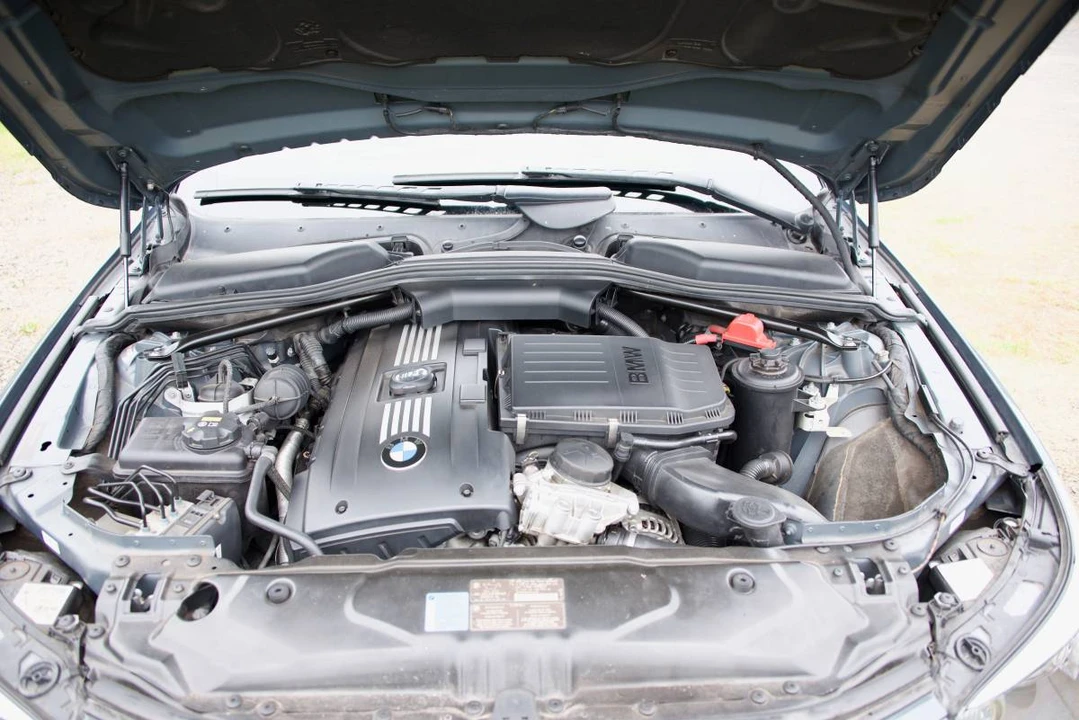 2010 BMW - Image 19 of 24