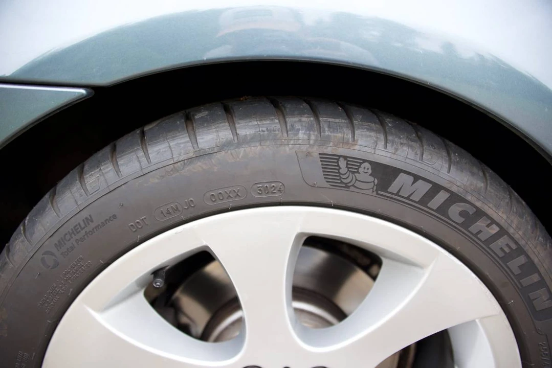 2010 BMW - Image 17 of 24
