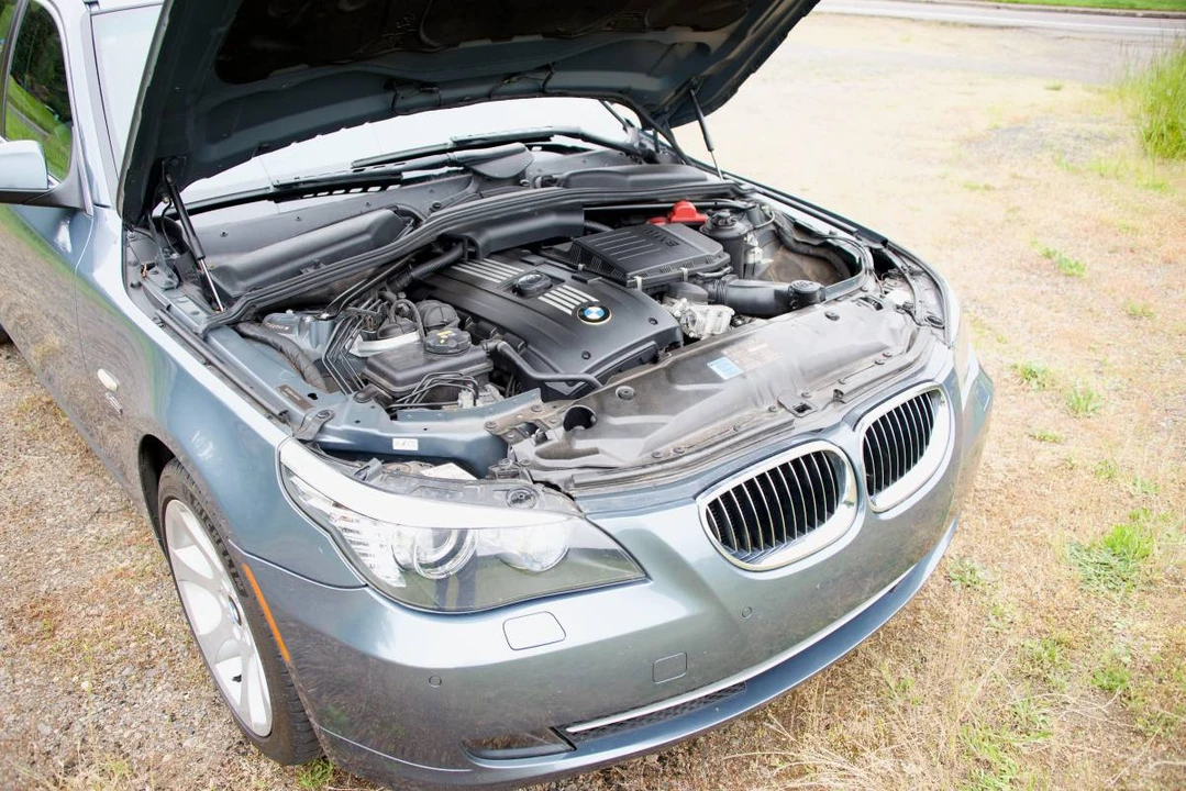2010 BMW - Image 18 of 24