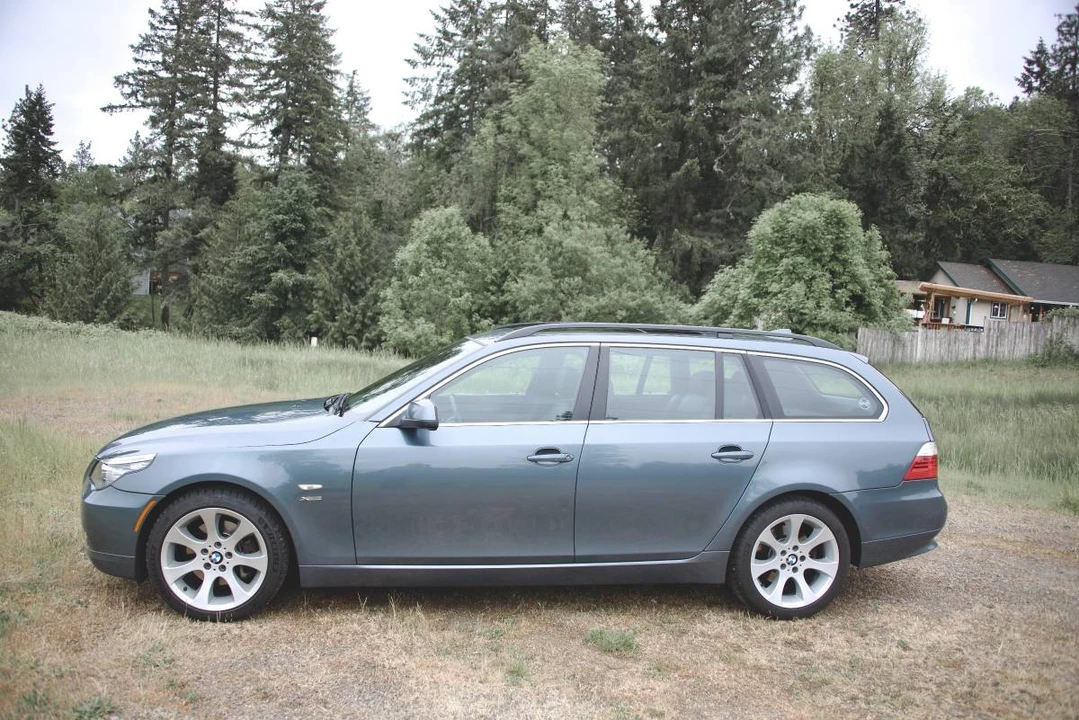 2010 BMW - Image 3 of 24