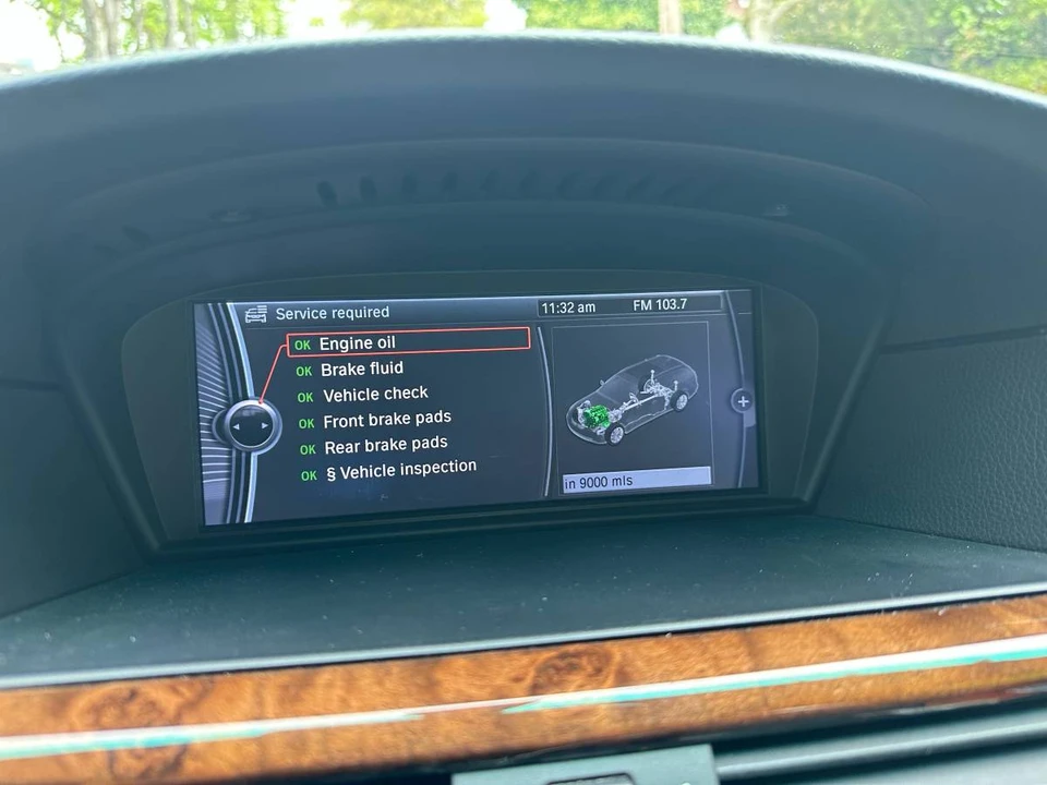 2010 BMW - Image 21 of 24