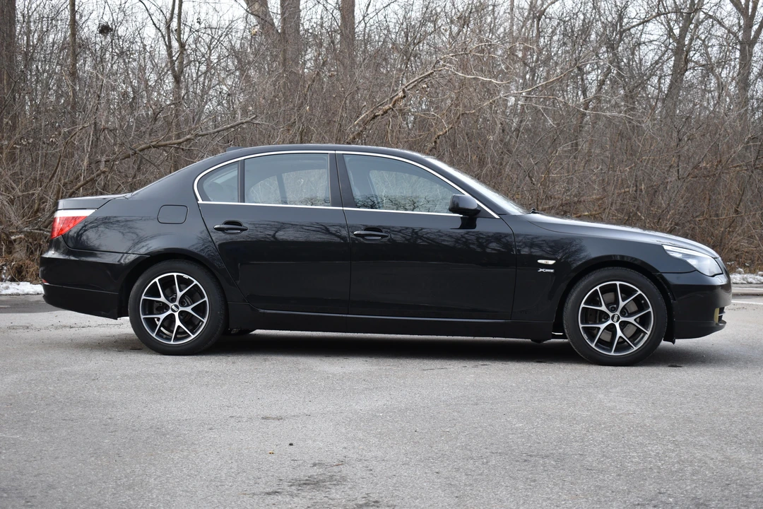 2010 BMW E60 5 Series Sedan - Image 17 of 31