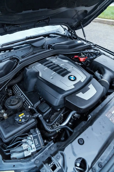 2010 BMW 5 Series - Image 17 of 19