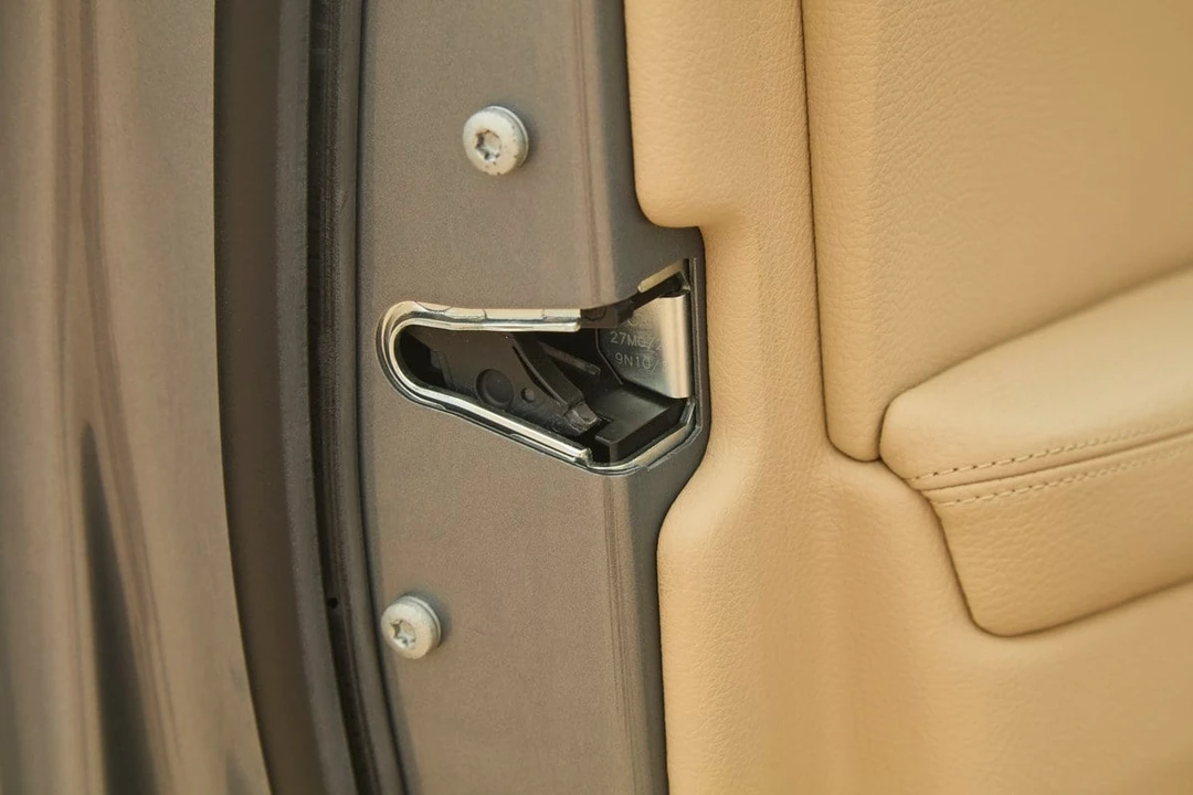 2010 BMW F10 550i & M550d Sedan - Image 24 of 30