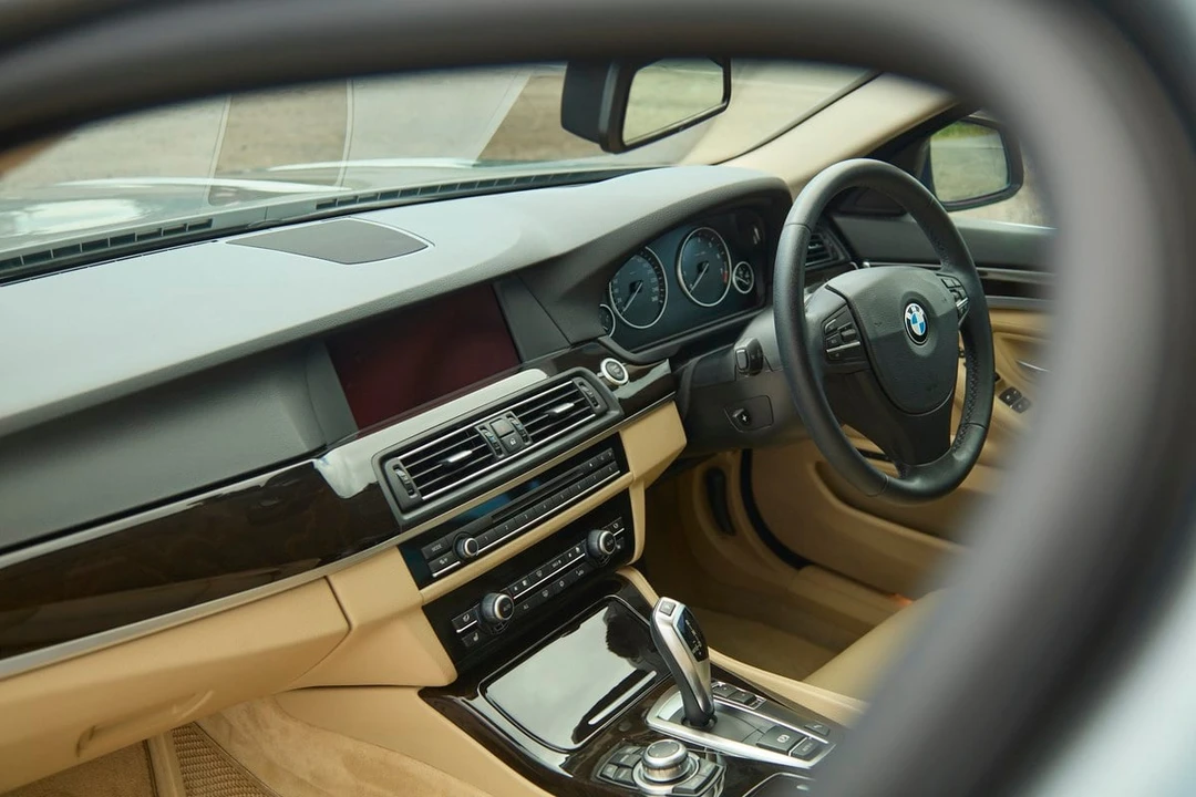 2010 BMW F10 550i & M550d Sedan - Image 8 of 30