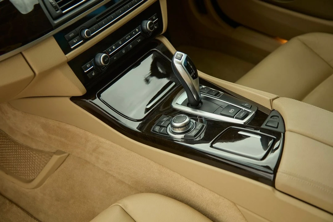 2010 BMW F10 550i & M550d Sedan - Image 10 of 30