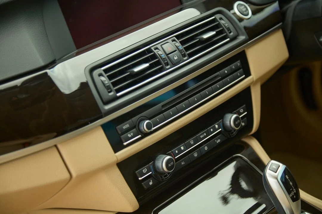 2010 BMW F10 550i & M550d Sedan - Image 11 of 30