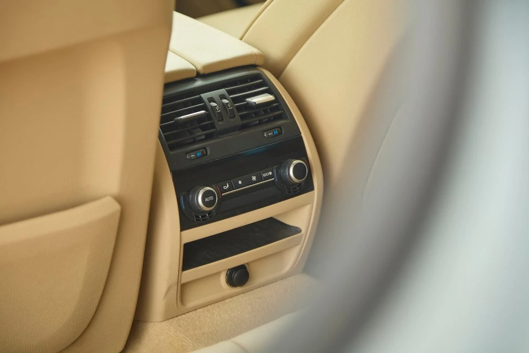 2010 BMW F10 550i & M550d Sedan - Image 15 of 30