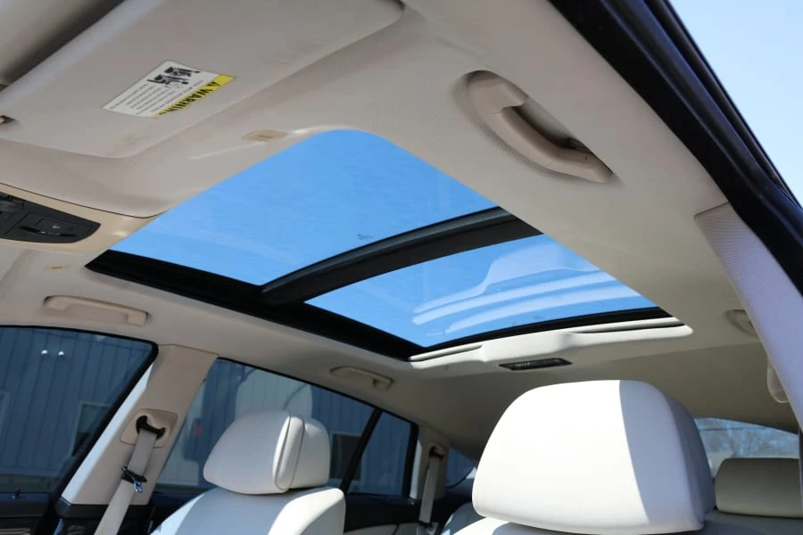 2010 BMW 5 Series - Image 16 of 29