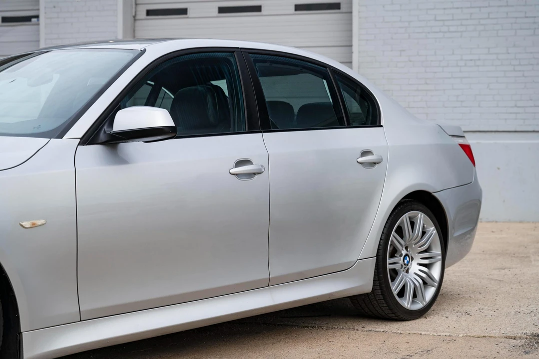 2010 BMW E60 545i & 550i Sedan - Image 22 of 31