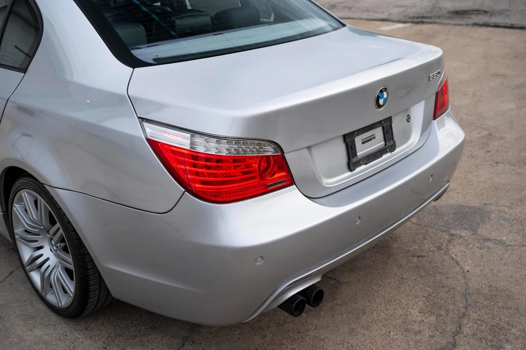 2010 BMW E60 545i & 550i Sedan - Image 24 of 31
