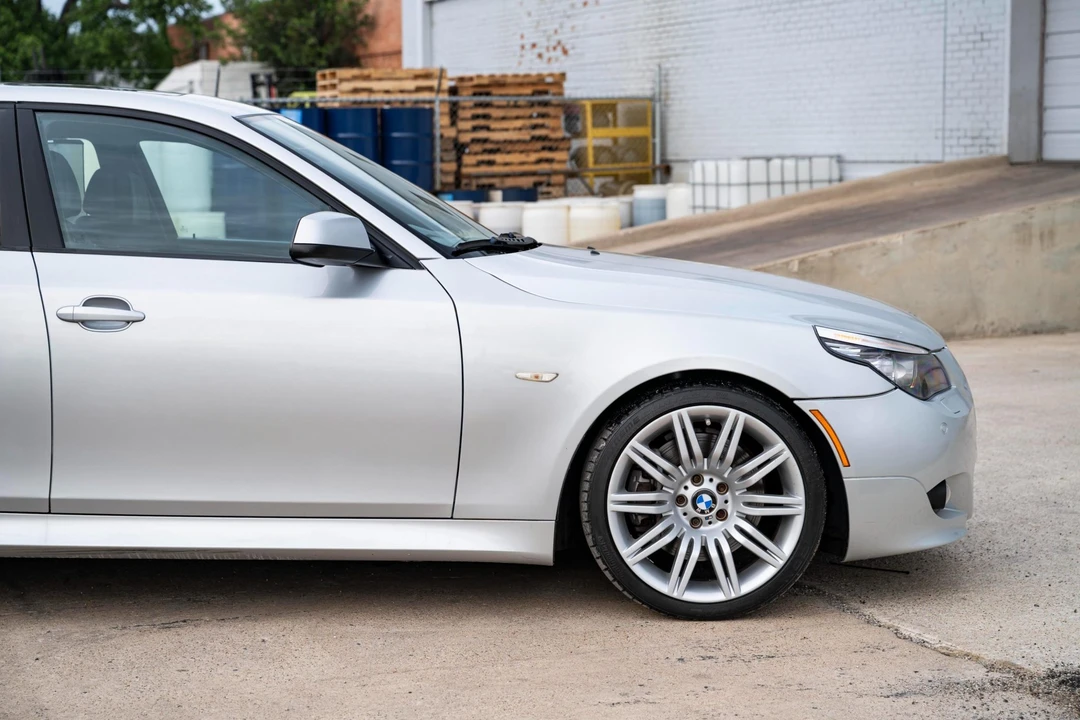 2010 BMW E60 545i & 550i Sedan - Image 28 of 31