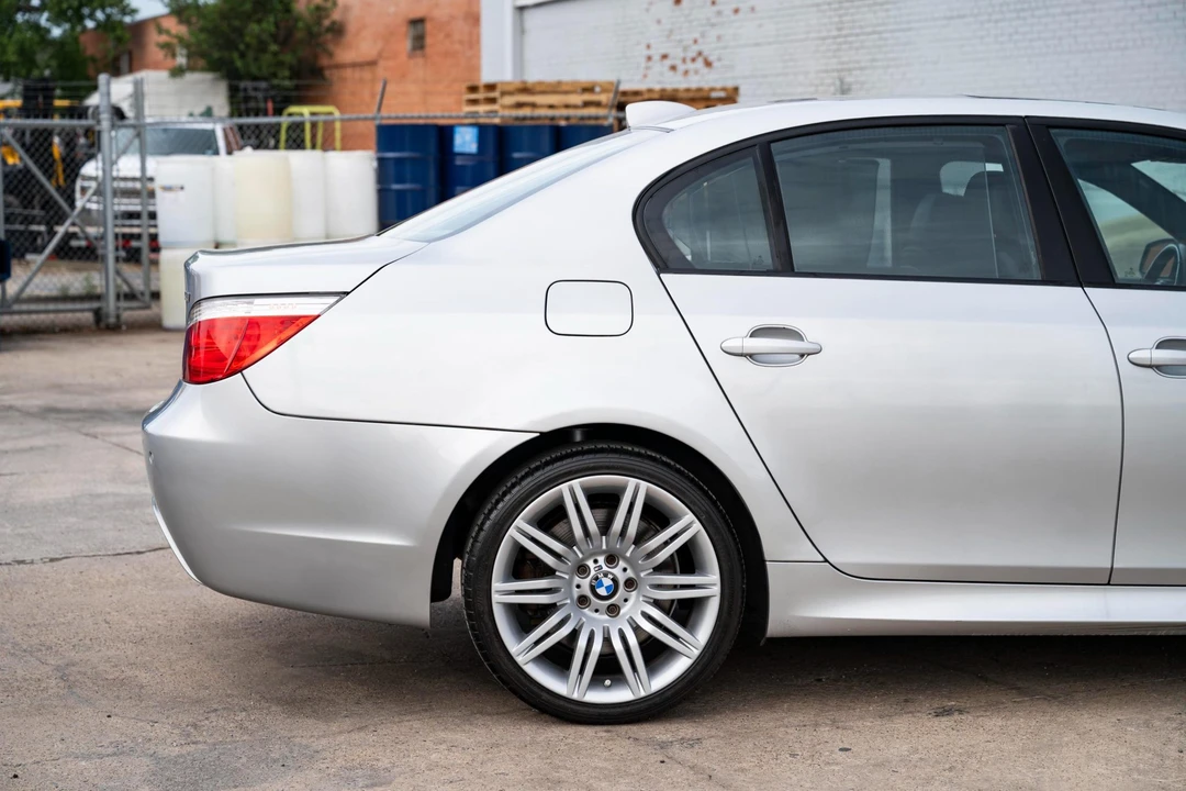 2010 BMW E60 545i & 550i Sedan - Image 25 of 31