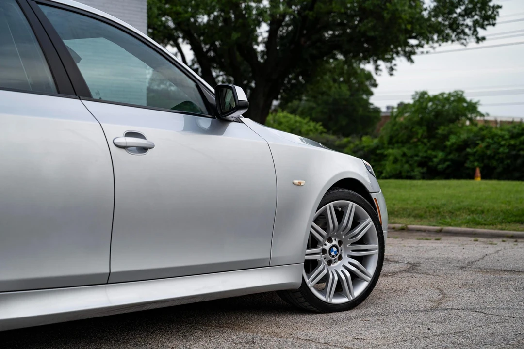 2010 BMW E60 545i & 550i Sedan - Image 27 of 31