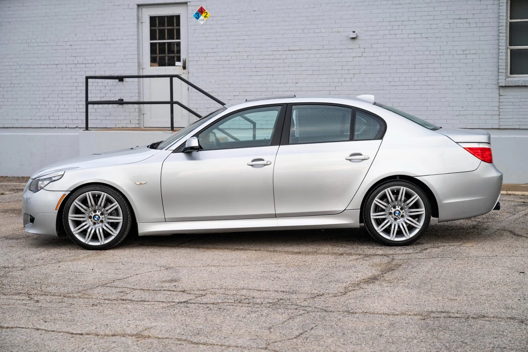 2010 BMW E60 545i & 550i Sedan - Image 19 of 31