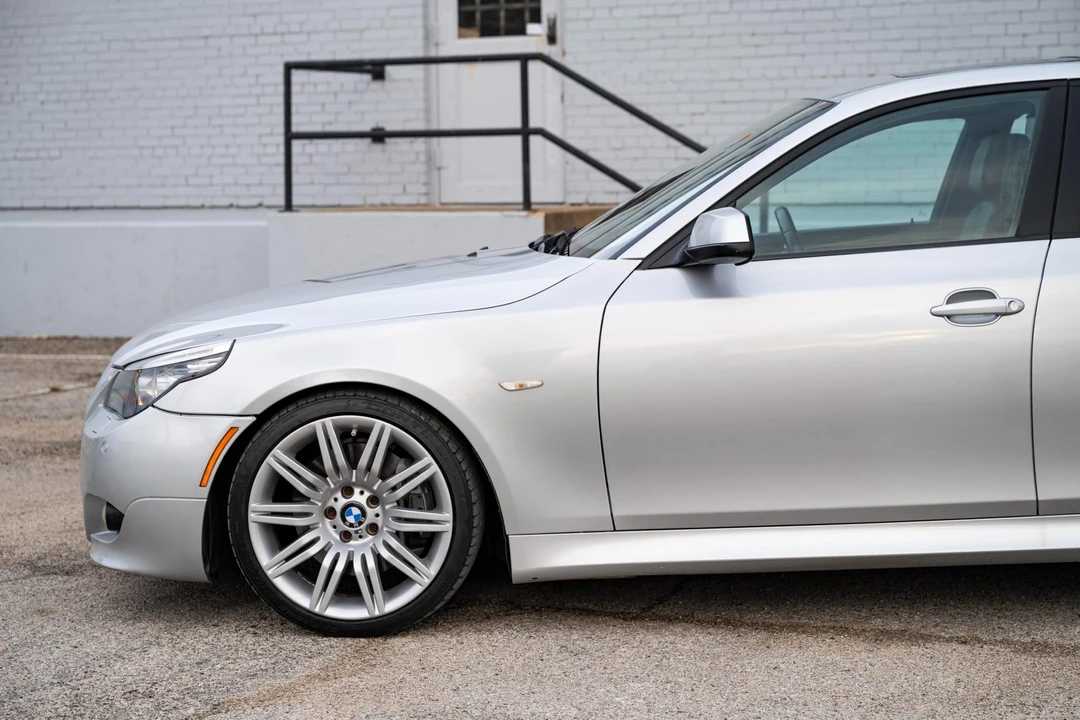 2010 BMW E60 545i & 550i Sedan - Image 21 of 31