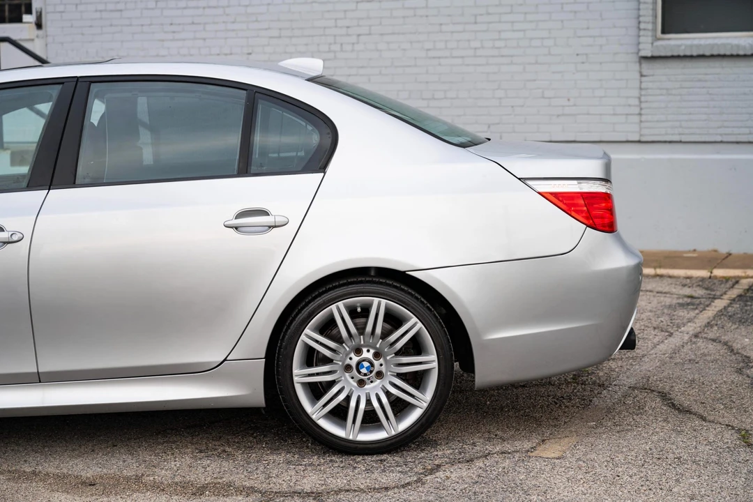 2010 BMW E60 545i & 550i Sedan - Image 23 of 31