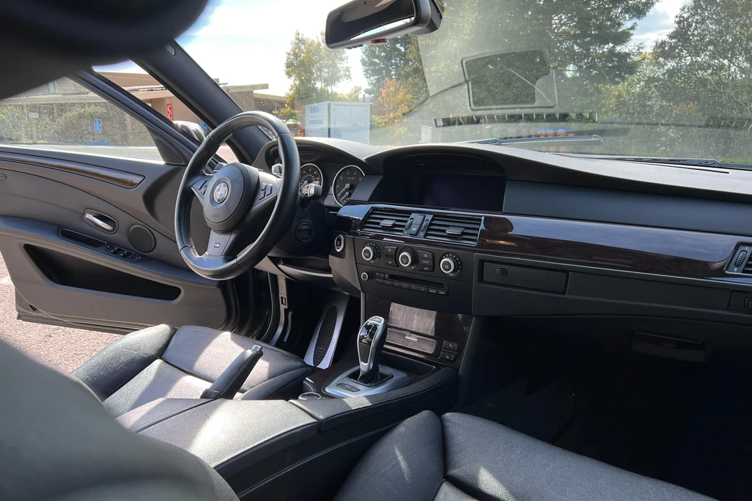 2010 BMW 5 Series - Image 25 of 31