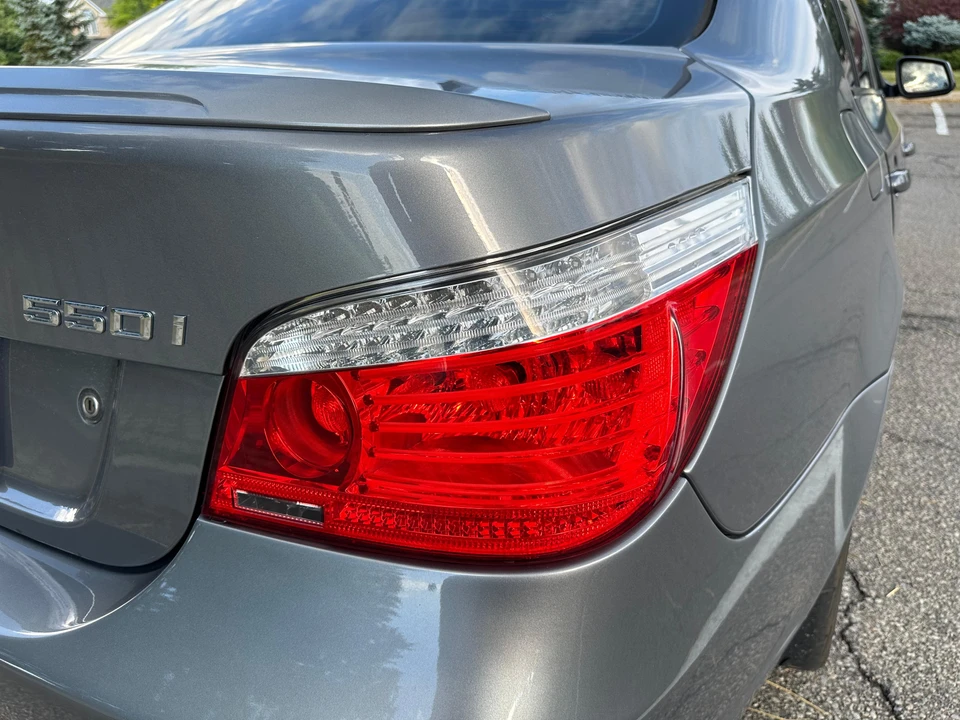 2010 BMW E60 545i & 550i Sedan - Image 27 of 31
