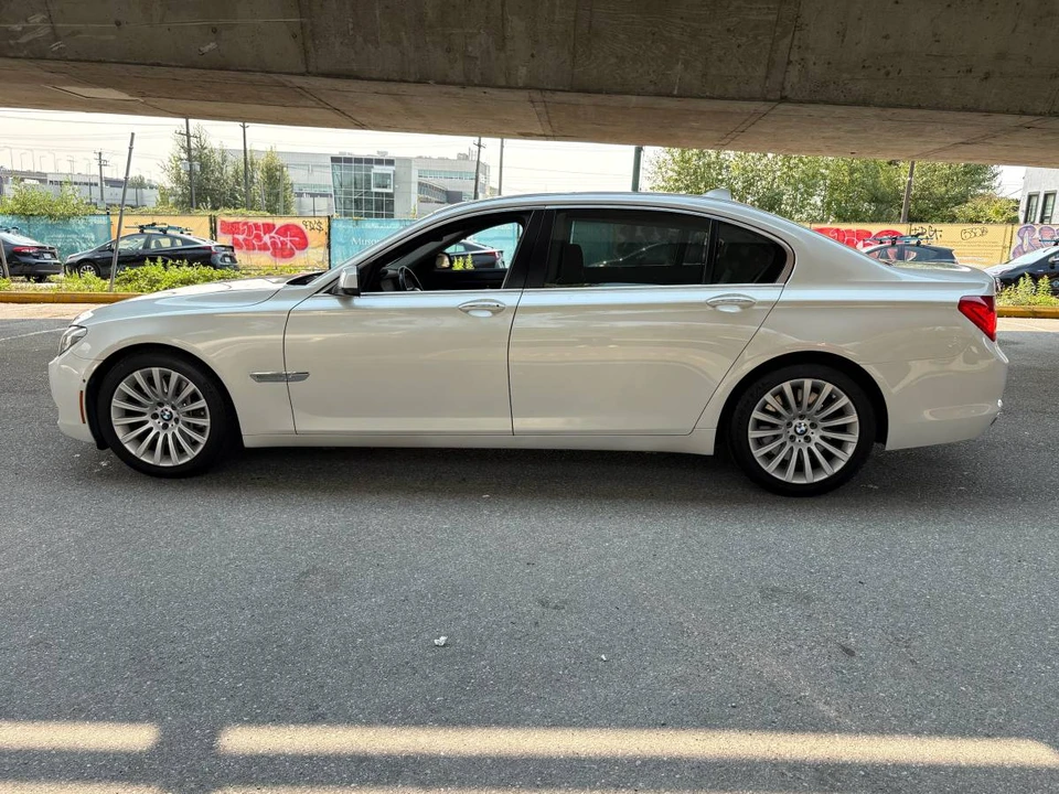2010 BMW Alpina - Image 9 of 22