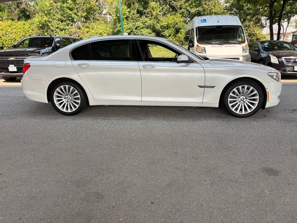 2010 BMW Alpina - Image 5 of 22